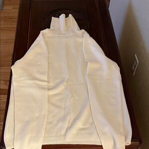 Elegant Cream Cashmere Turtleneck Sweater